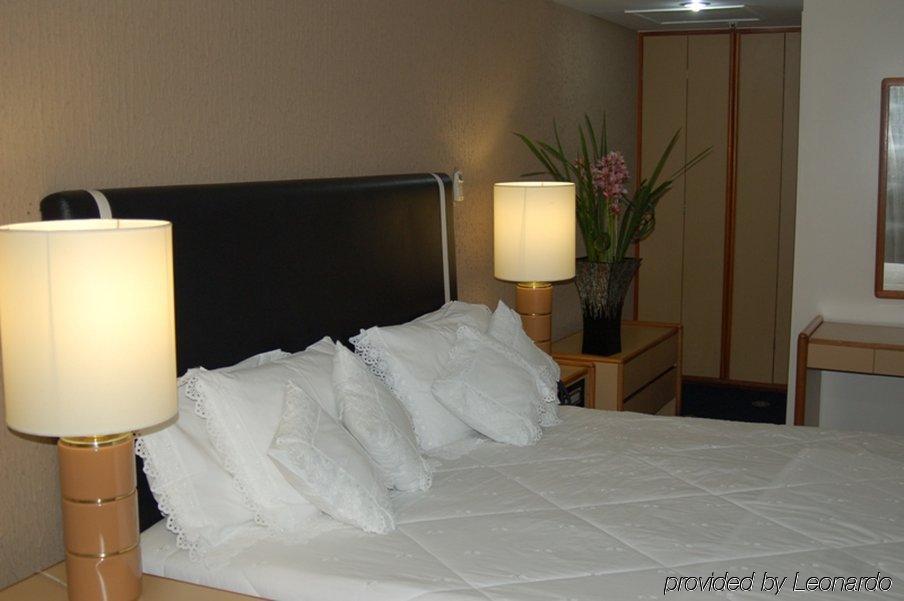 Like Ue Hotel Goiania Ruang foto