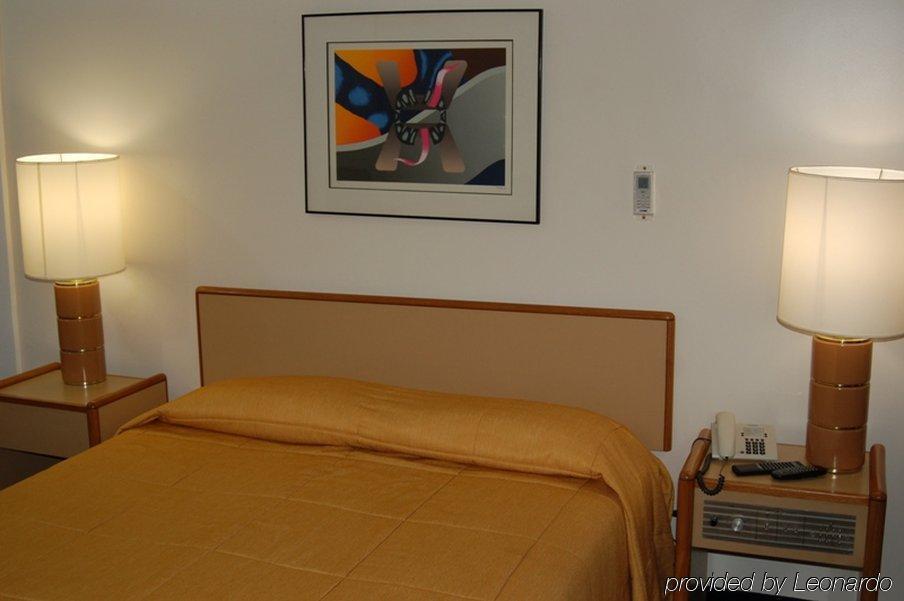 Like Ue Hotel Goiania Ruang foto